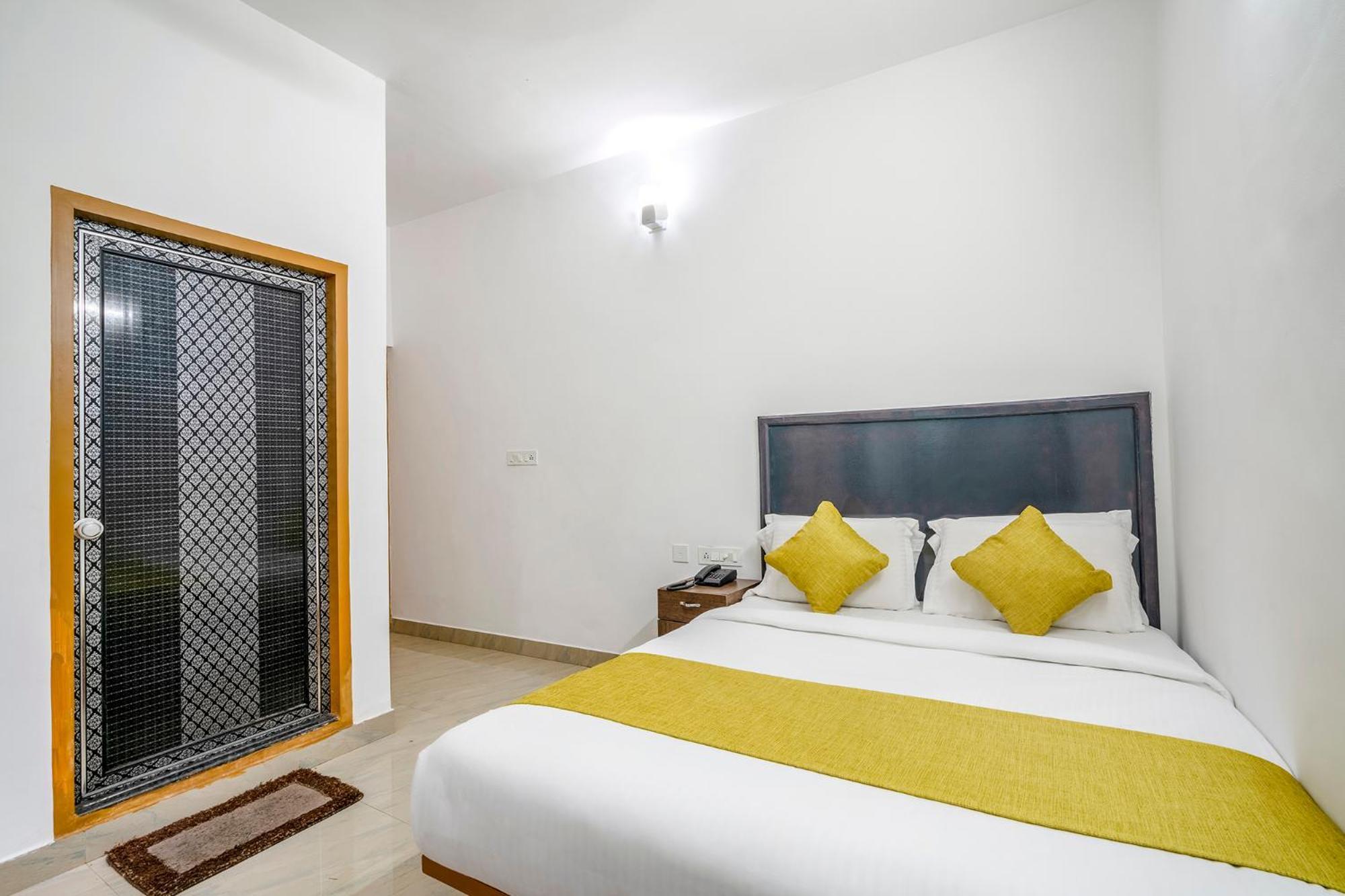 Fabhotel Abrigo Residency Anaviratty Exterior photo